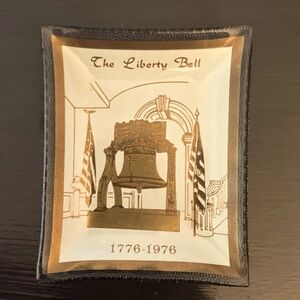 Beautiful ’The Liberty Bell’ Bicentennial 1776-1976 Glass Plate